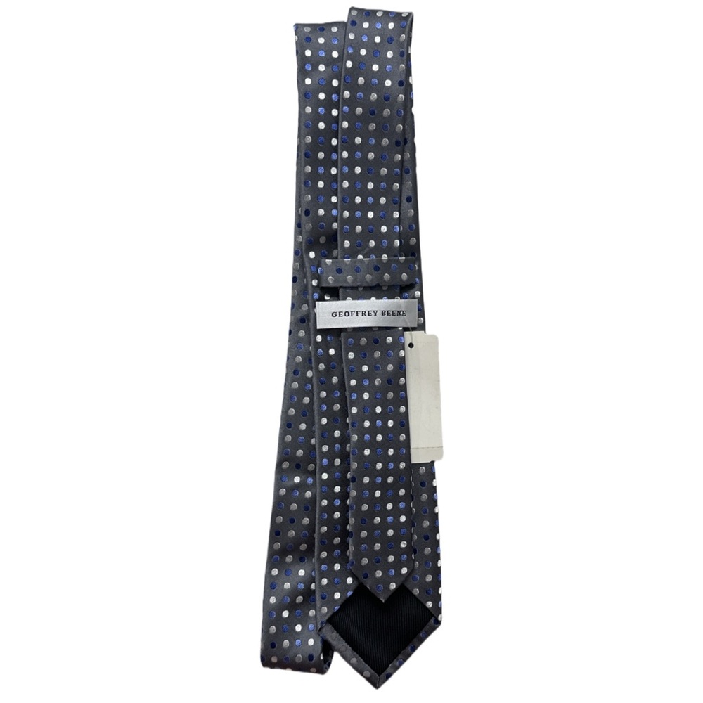 GEOFFREY BEENE grey 100% silk tie with blue + silver polka dots, BNWT.